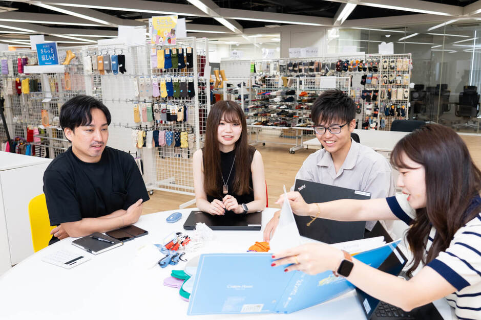 【大阪本社】チュチュアンナの企画職！MD募集★ワークライフバランス◎のカバー写真