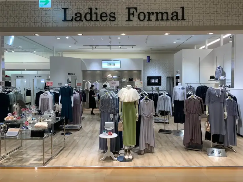 【デザイナー/名古屋通勤圏】レディースフォーマルデザイナー募集！経験者優遇のカバー写真