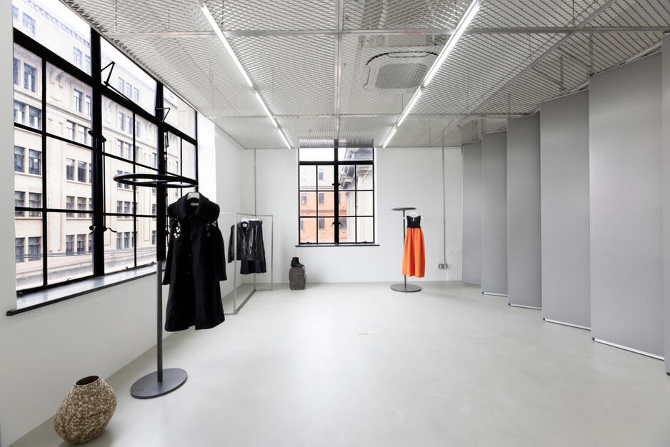 【未経験歓迎】営業アシスタント(レディスファッション担当)のカバー写真