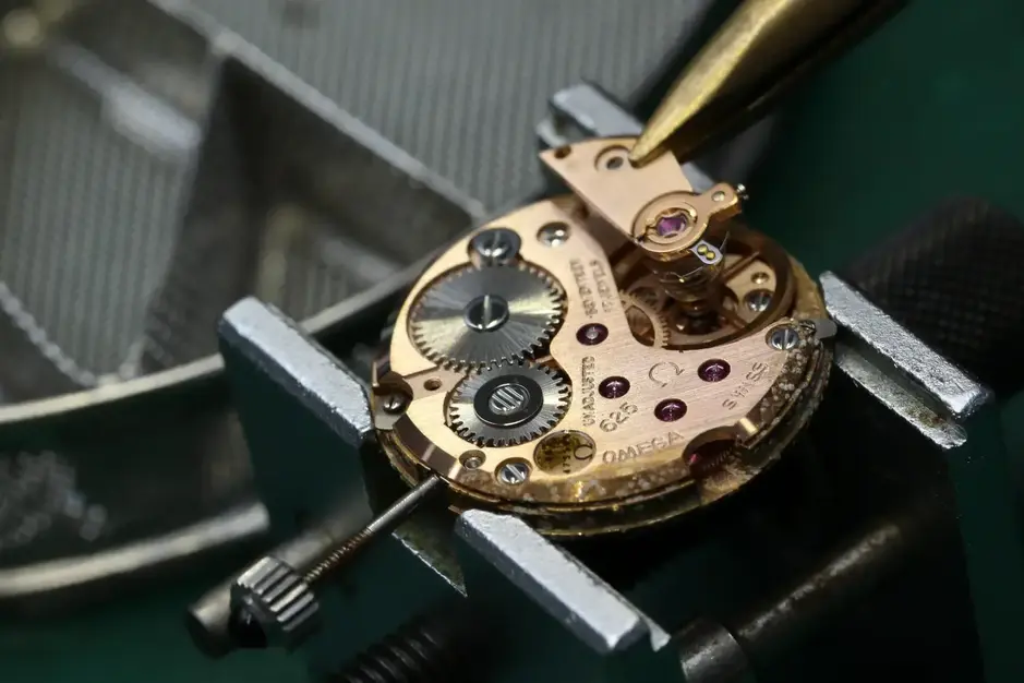 【時計修理技師】時計好き・技術を極めたい方には絶好の環境！のカバー写真