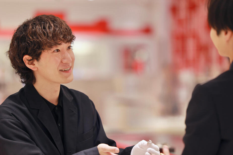 【買取接客千代田区】ブランド査定｜未経験で鑑定士を目指せる｜アパレル経験を活かすのカバー写真