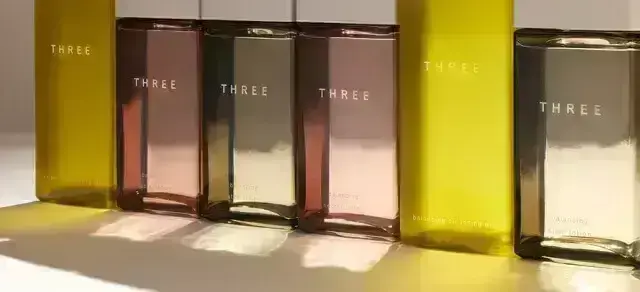 【THREE】オーガニックコスメ販売｜制服貸与｜スピード採用｜ルクア大阪のカバー写真