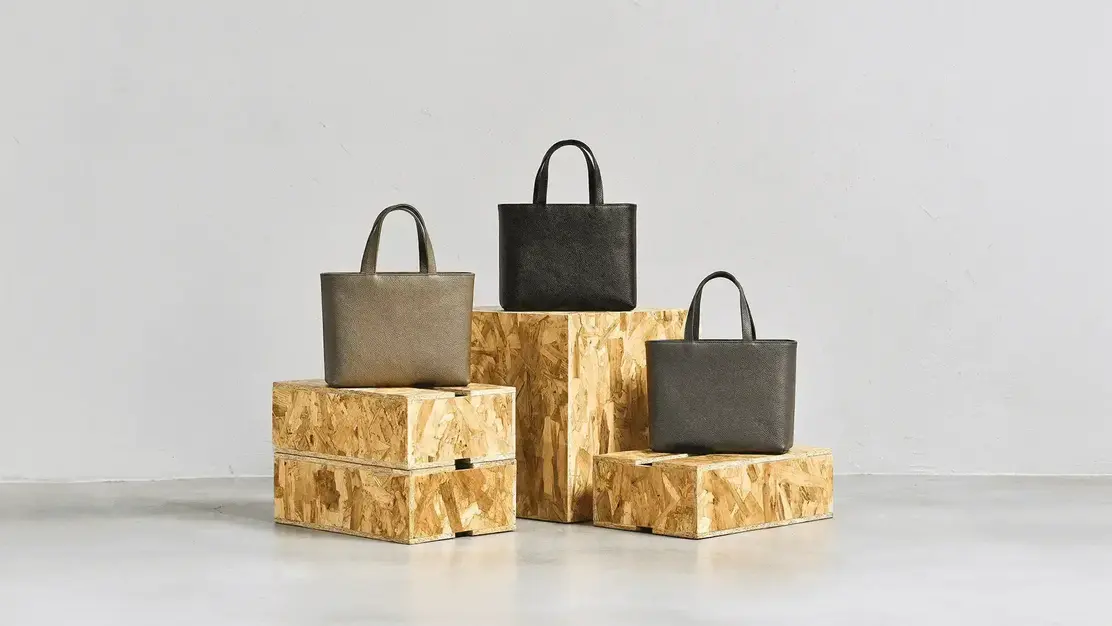 新宿に新店OPEN予定｜国産レザーブランド販売職でキャリアUP！HushTugのカバー写真