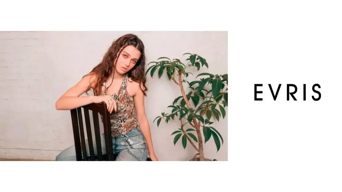 【社割50％・インセンティブ制度◎】EVRIS｜アパレル販売スタッフのカバー写真