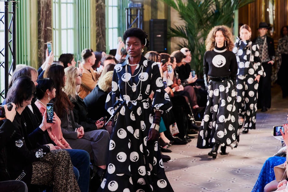 【 心を動かすお洋服でお客様の人生に彩りを 】販売スタッフのカバー写真