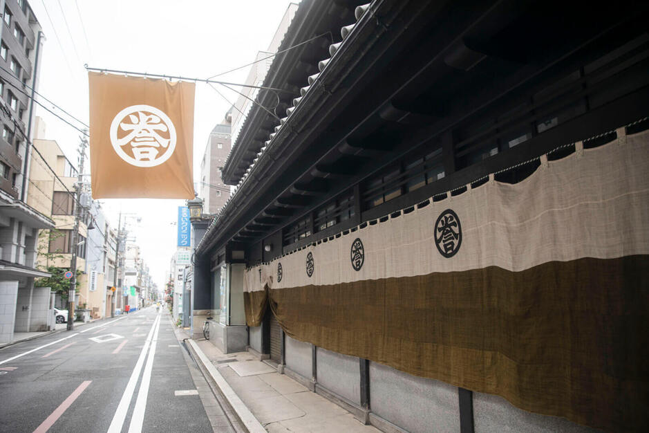 創業280年を超える老舗帯匠の仕掛けるラグジュアリーブランド　パート販売スタッフのカバー写真