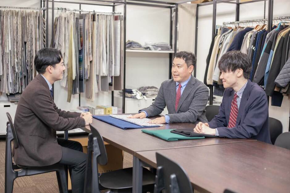 【東京】アパレルOEM営業/海外経験・語学力を活かす/年間休日120日のカバー写真