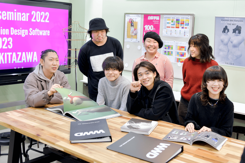 【未経験歓迎】ファッション専門学校のデザイン講師｜残業基本ゼロのカバー写真