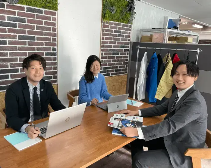 「服が好き」を一生の仕事に。アパレル販売から、土日休みの営業アシスタントへ。のカバー写真