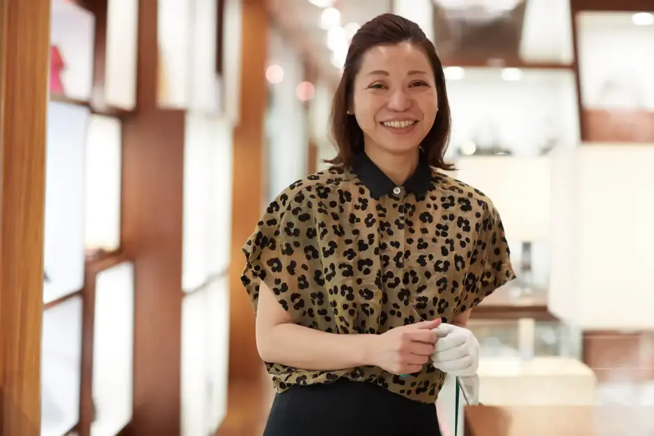 【中途正社員】ｒｔ銀座店ラグジュアリーフロア販売員募集のカバー写真