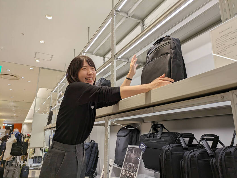 【バッグ・スーツケースの販売】西武東戸塚S.C◆働き易さと待遇に拘った環境◎のカバー写真