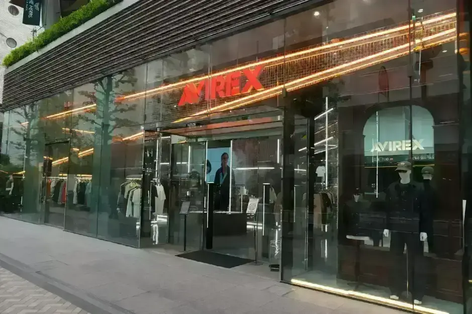 【AVIREX / 仙台】アパレル販売／未経験者活躍中／社員登用ありのカバー写真