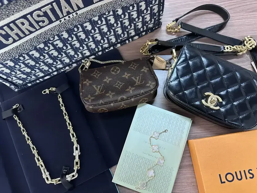 経験者優遇！【ハイブランドの商品戦略/裁量◎】販路選定～売価決定までをお任せ。のカバー写真