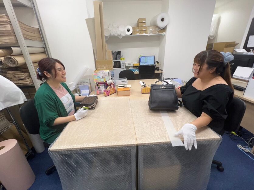 未経験歓迎【ネットショップの商品梱包スタッフ】中古ブランド品 服装・髪色自由のカバー写真