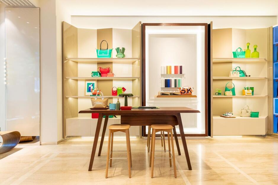 3期連続売上高更新中！【LONGCHAMP】販売スタッフ　関西エリア各店舗のカバー写真