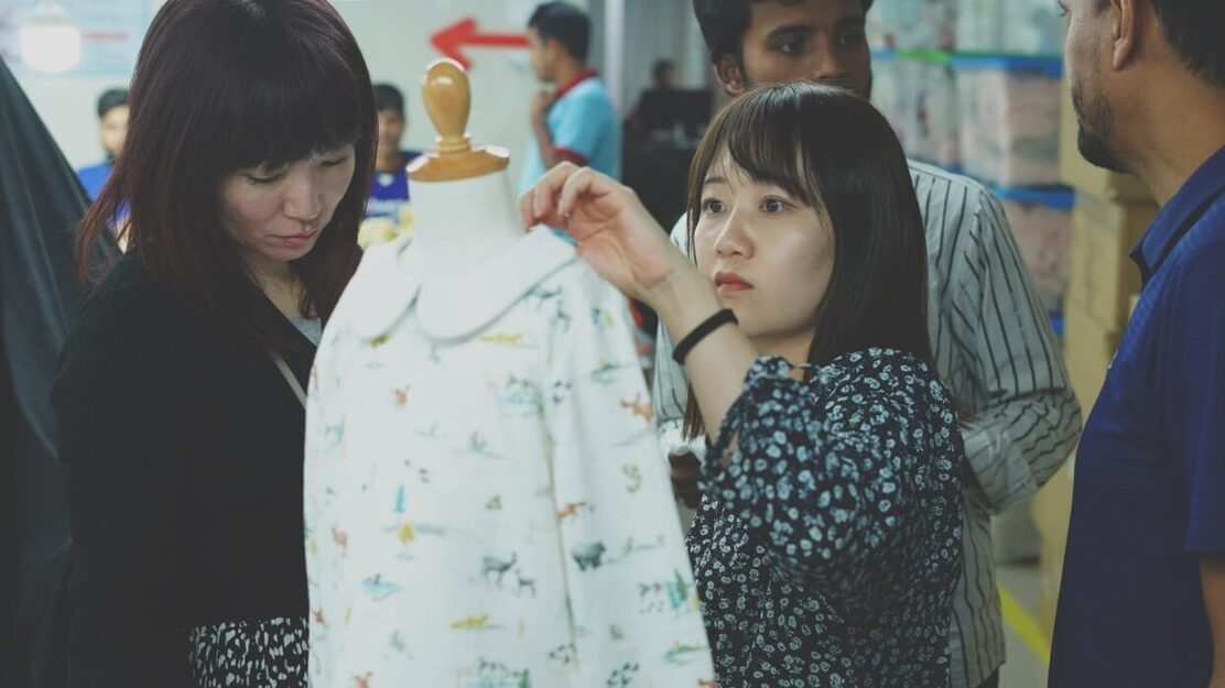 【OEM営業｜正社員】“営業”のその先に、社会を変える手応えを”／服装自由のカバー写真