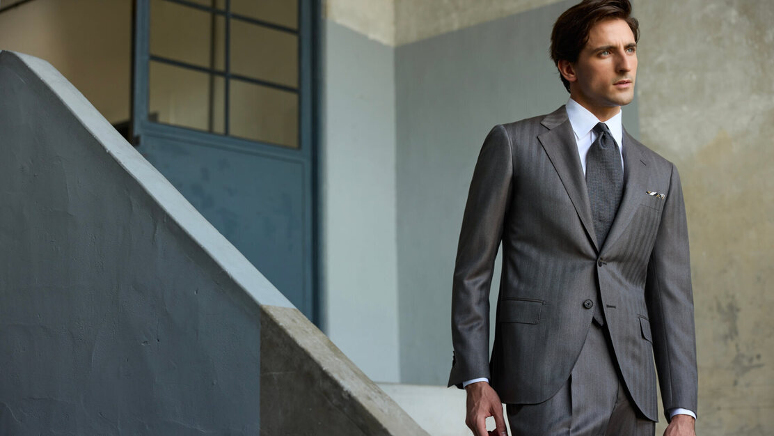 銀座・青山/オーダースーツ店長・副店長候補のカバー写真