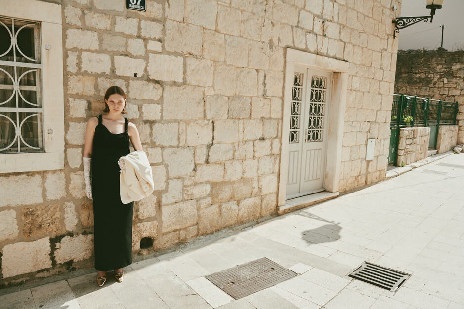 アパレルブランドÈaphi｜ECオペレーション担当募集のカバー写真