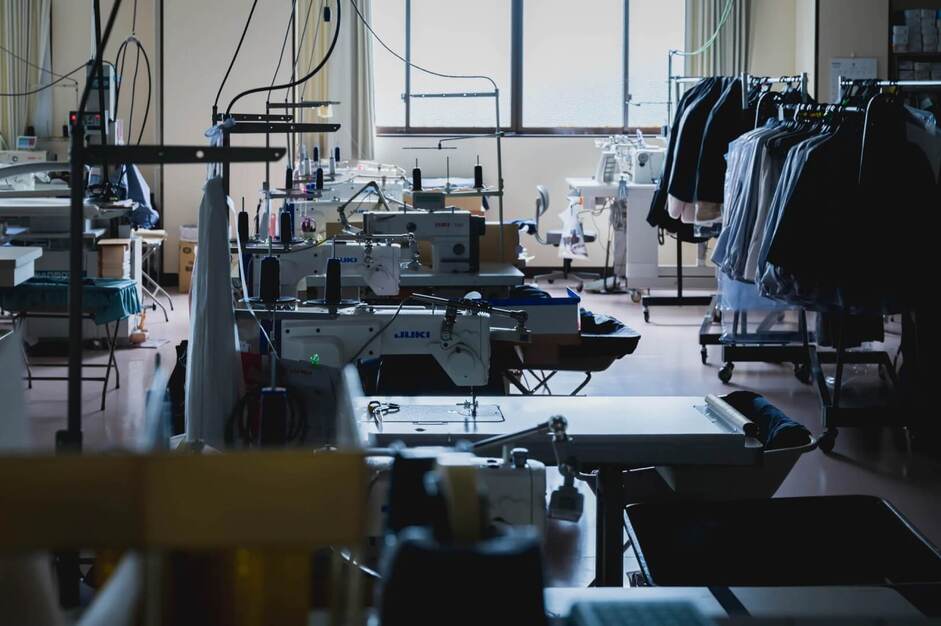 【OEM営業】素材提案から生産・納品まで携わる、ものづくり志向の営業職を募集のカバー写真