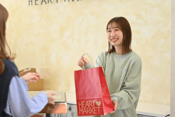 【大阪/販売スタッフ】リニューアルオープンに伴うスタッフ募集！！のカバー写真