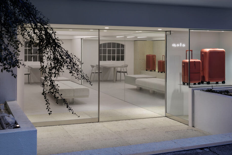 【新宿】旅行やデザインが好きな方大歓迎｜日本発トラベルブランド「moln」販売職のカバー写真