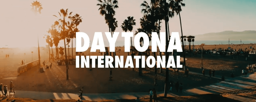 急成長中のセレクトショップを支える経理部にて部長を募集！のカバー写真