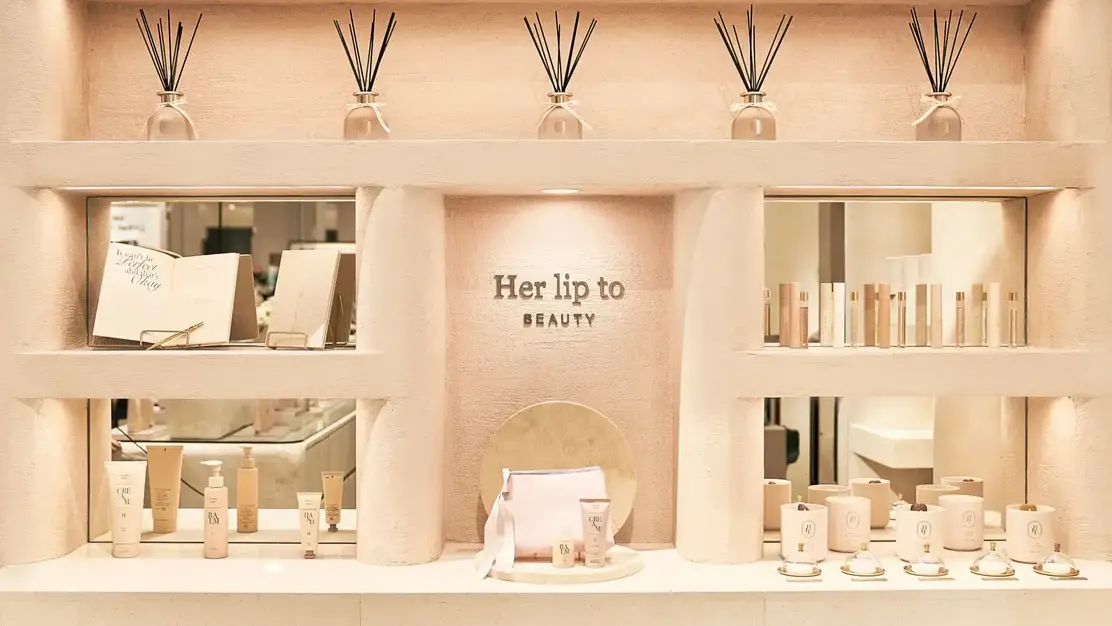 【Her lip to BEAUTY】PR担当のカバー写真