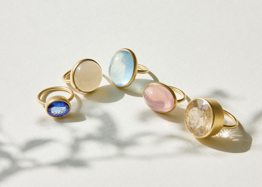 MARIHA都内直営店販売スタッフ募集 ！インセンティブ・美容手当ありのカバー写真