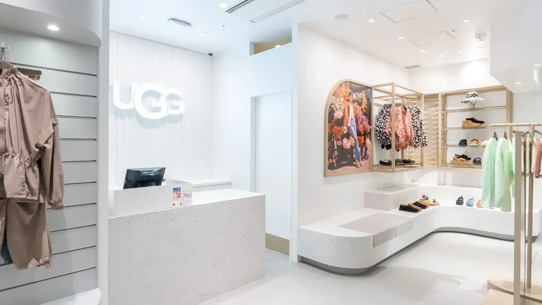 【販売】UGGの温もりは、靴だけじゃない。一緒にお店づくり／ルクア大阪のカバー写真