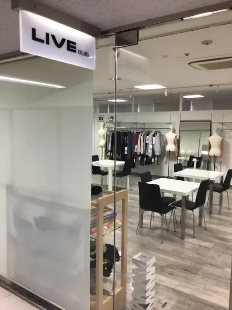 【福岡】アパレル製品の提案営業スタッフ｜レディース専門店のカバー写真