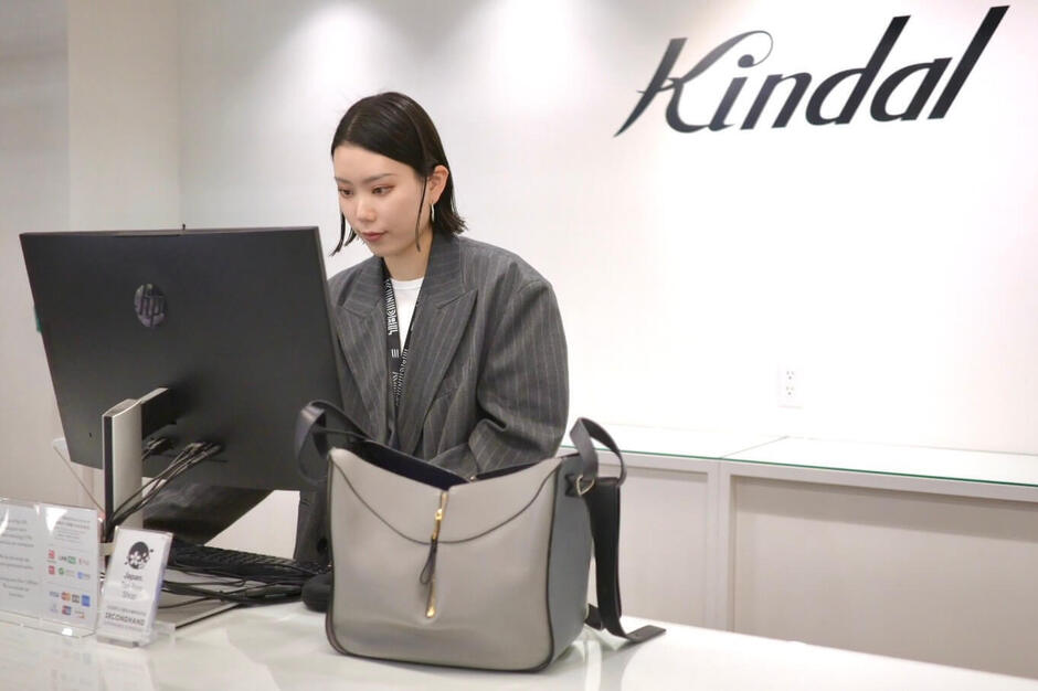 カインドオル 南船場店  販売・買取スタッフ大募集（フルタイム）のカバー写真