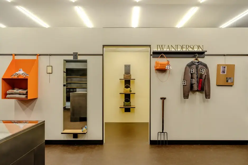 JW ANDERSON　インポートブランドの販売スタッフのカバー写真